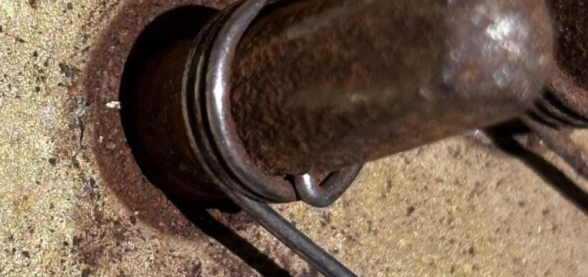 鋼琴金屬部件 生鏽(氧化)